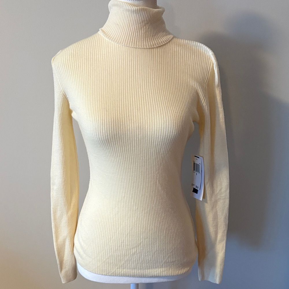 NWT Philosophy Republic 100% Wool Butter Yellow Turtleneck Sweater. Size Medium